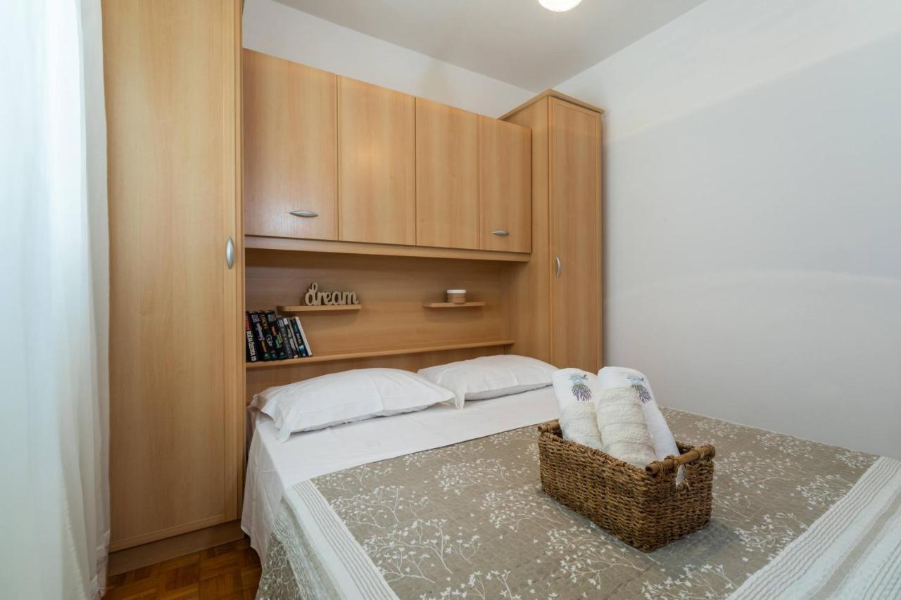 Sunny House Apartment Korčula Екстериор снимка