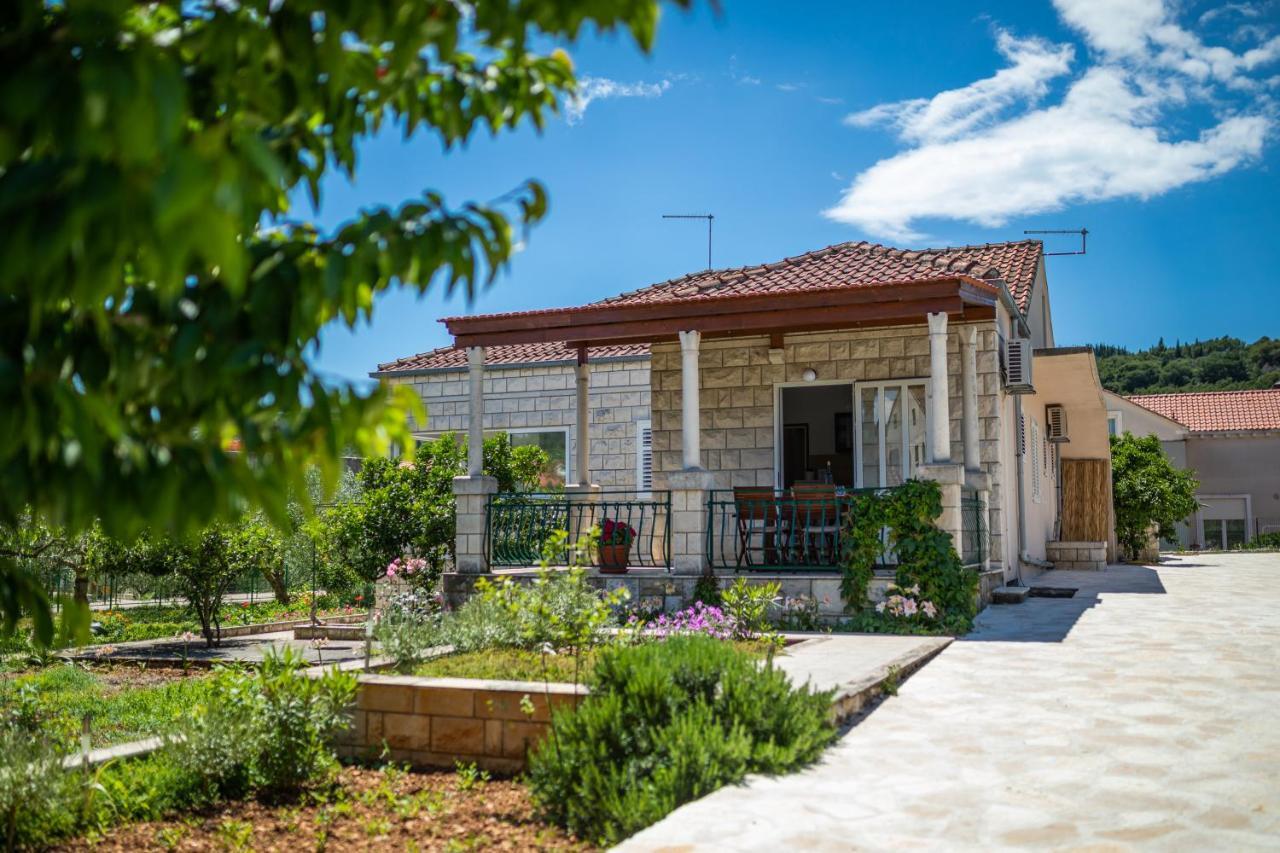 Sunny House Apartment Korčula Екстериор снимка